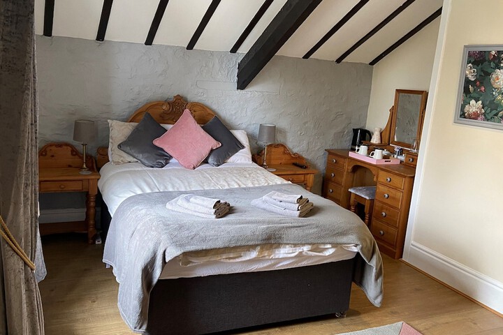 Room 3 of 17