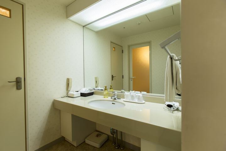 Room 12 of 38