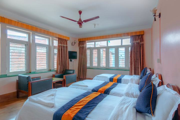 Room 10 of 18