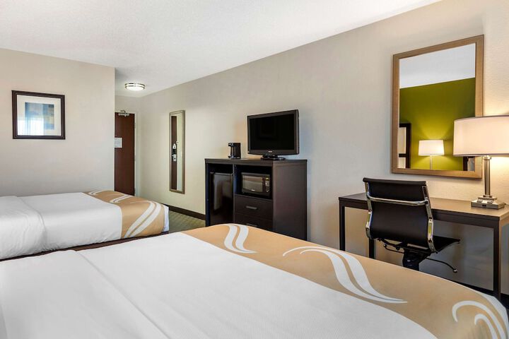 2 Queen Beds (4 of 10)