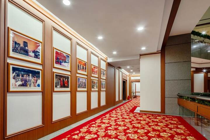 Hotel Lobby