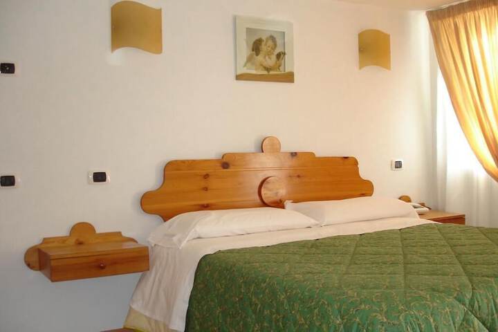 Room 5 of 14