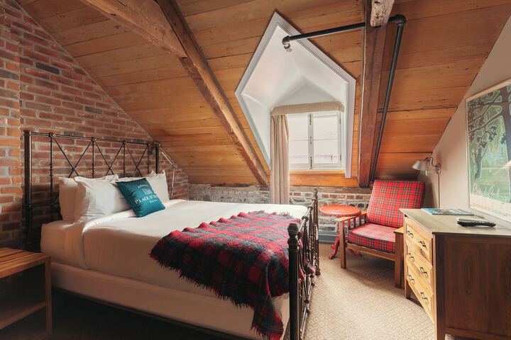 Room 4 of 81