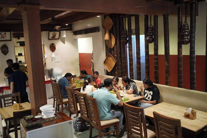 Dining 35 of 60