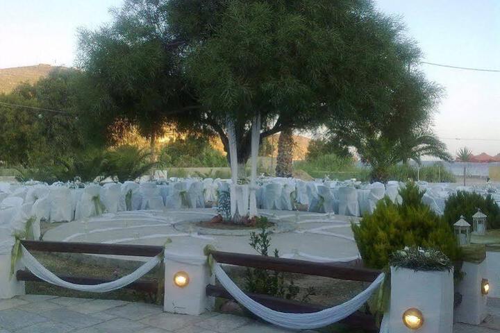 ISALOS ROOMS ON THE BEACH