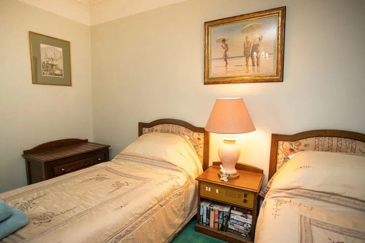 Room 2 of 9