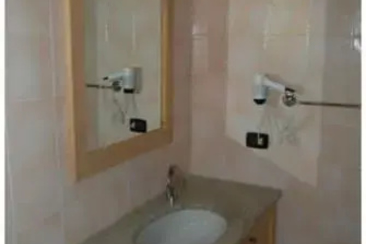 Room 5 of 6