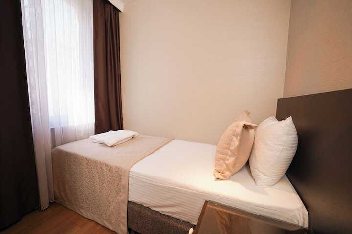 Room 7 of 37