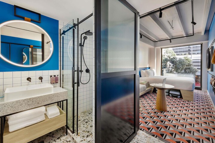 Room 10 of 48