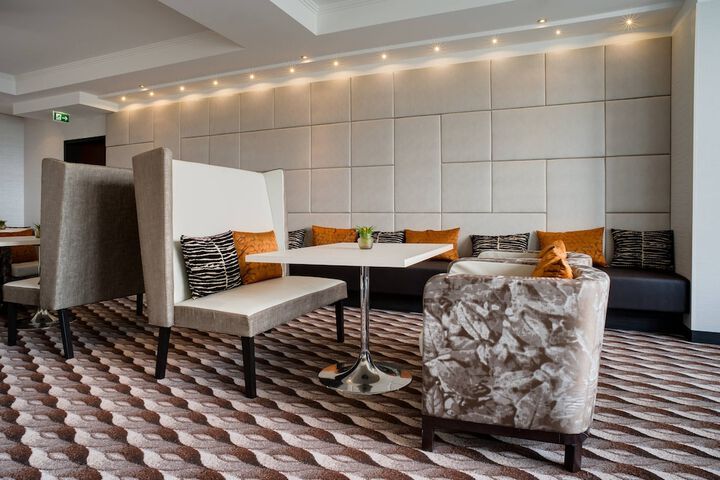 Lounge 79 of 117