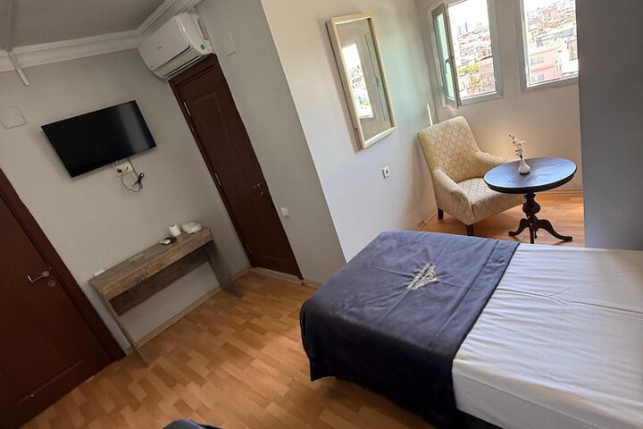 Room 11 of 19