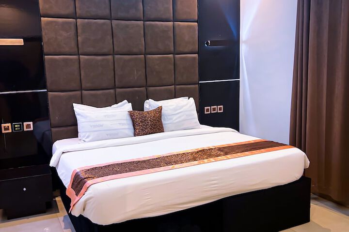 Room 6 of 23