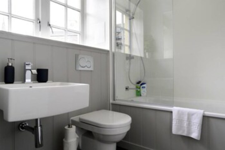 Room 2 of 18
