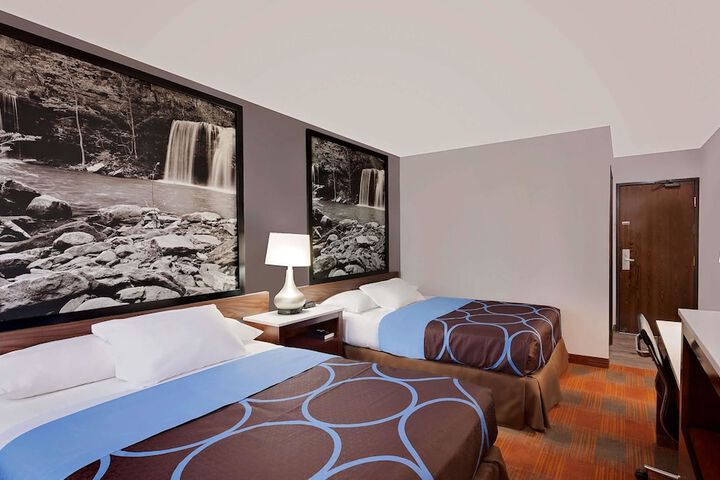 Double Accessible Queen Size Bed (3 of 8)
