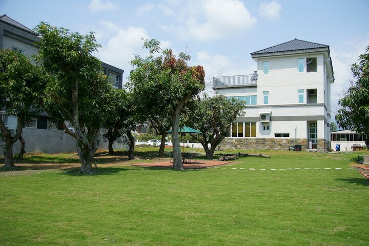 Hotel Exterior 44 of 53