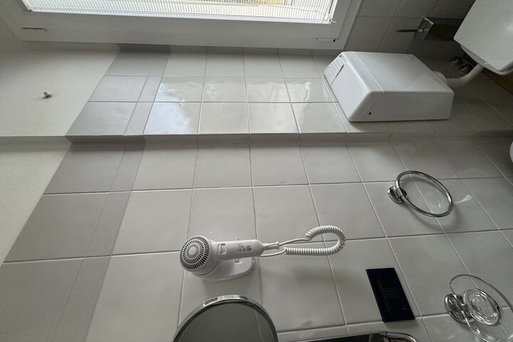 Room 6 of 17