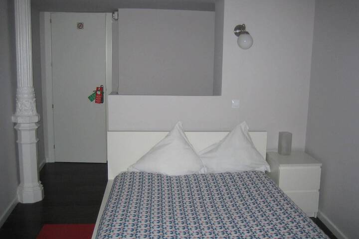 Room 11 of 109
