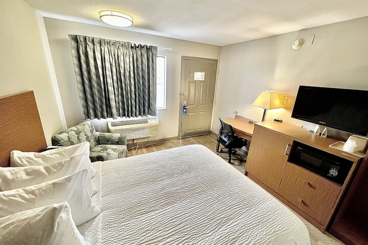 1 Double Bed Mobility Accessible Roll in Shower (14 of 21)