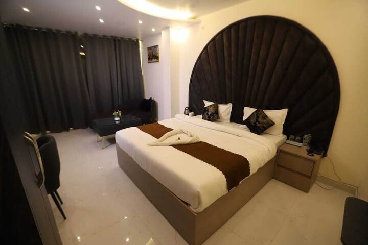 Room 12 of 53