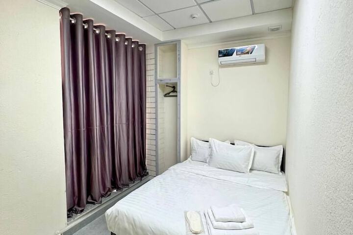 Room 8 of 20