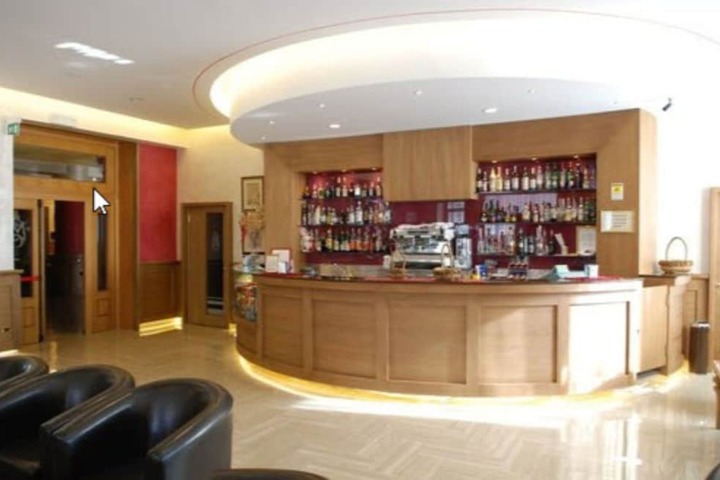 Lounge 51 of 80
