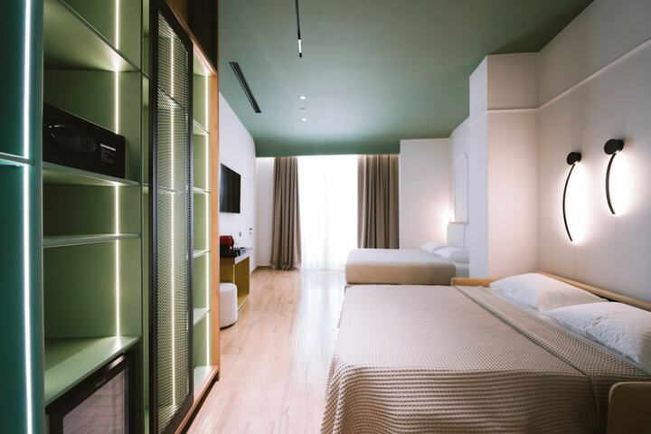 Room 33 of 91