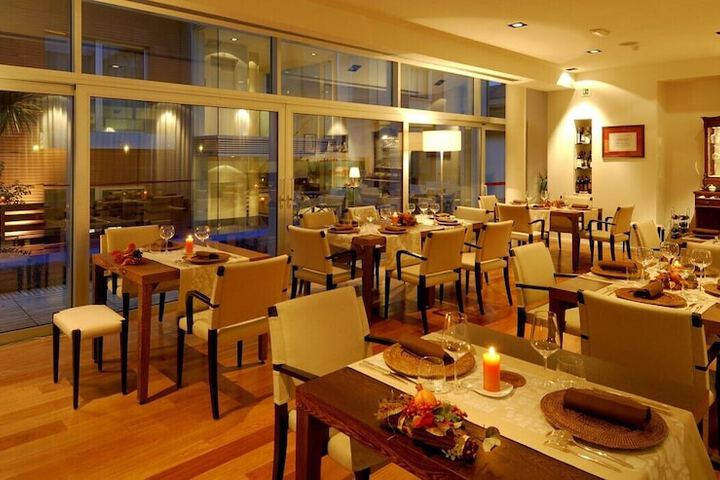 Dining 44 of 64