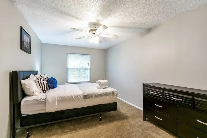 Room 8 of 10