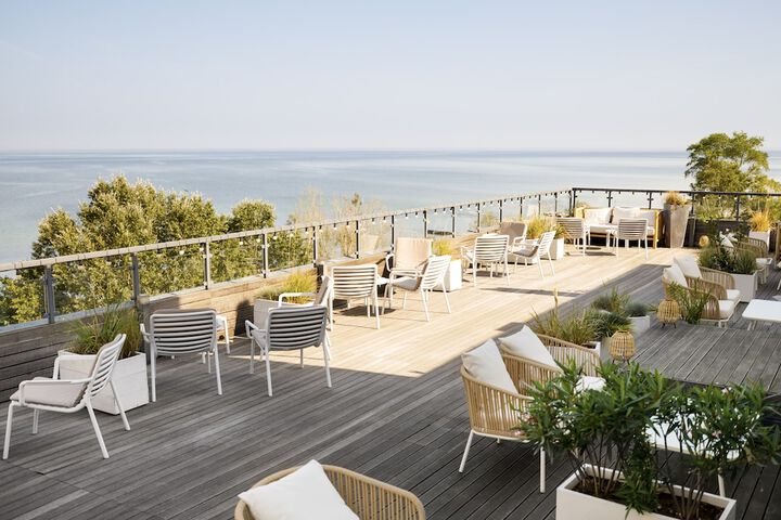 Sundeck 109 of 117