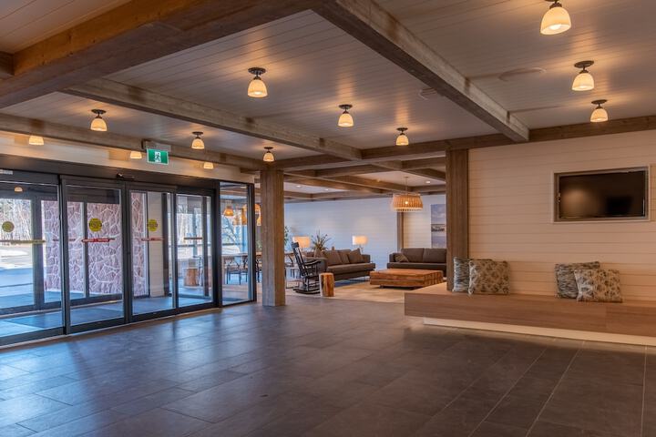 Entrance & Lobby