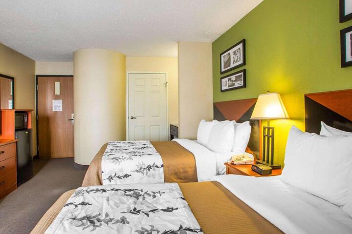 2 Double Beds (1 of 7)