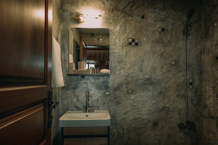 Room 9 of 23