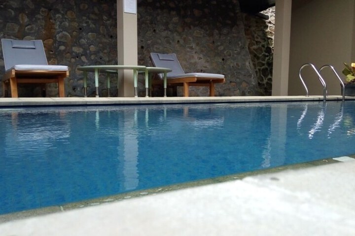 Pool 73 of 111