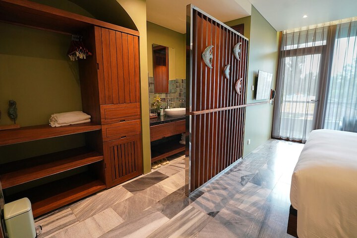 Room 44 of 156