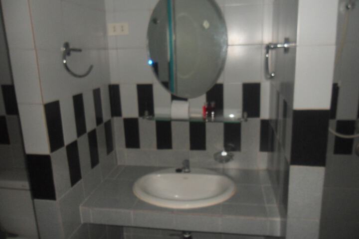 Room 30 of 83