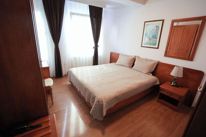 Room 12 of 23