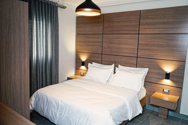 Room 7 of 32