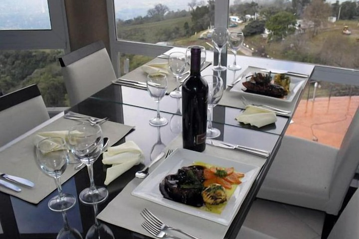 Dining 16 of 25