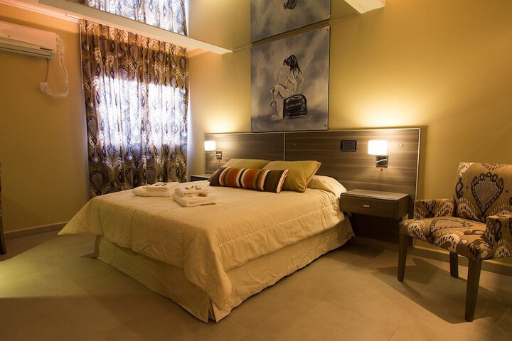 Room 2 of 5