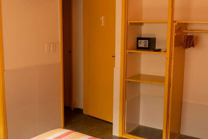 Room 18 of 105