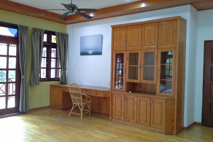 Room 6 of 51