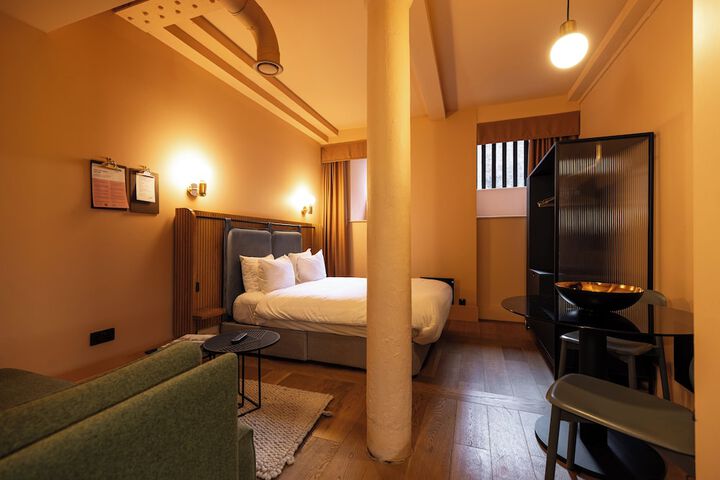 Room 45 of 102