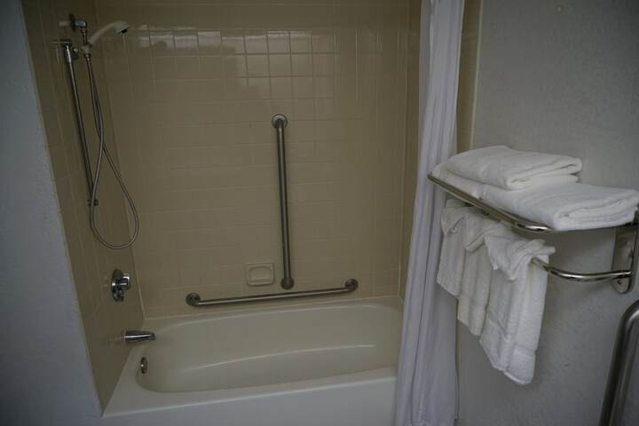 Room 34 of 66