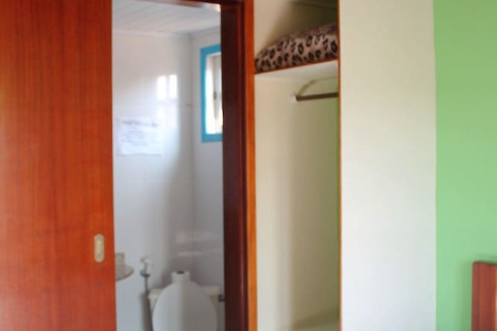 Room 9 of 12