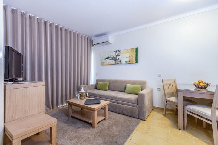 Room 6 of 40