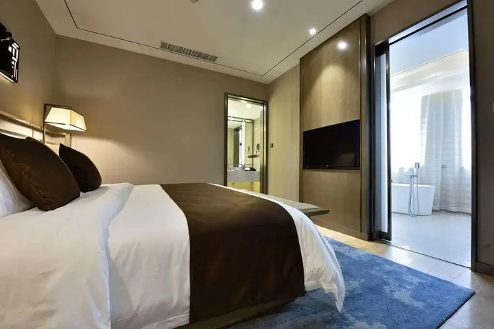Room 6 of 28