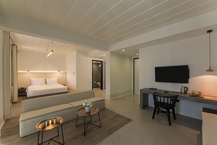 Room 11 of 44