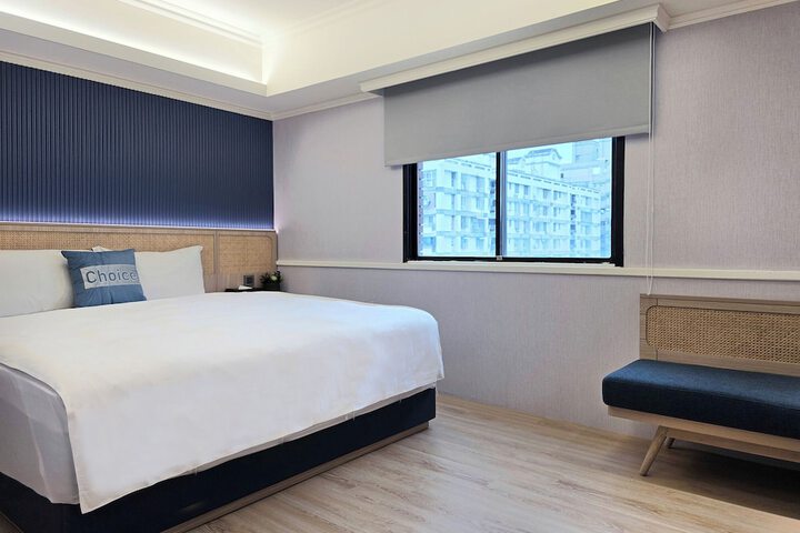 Room 4 of 33