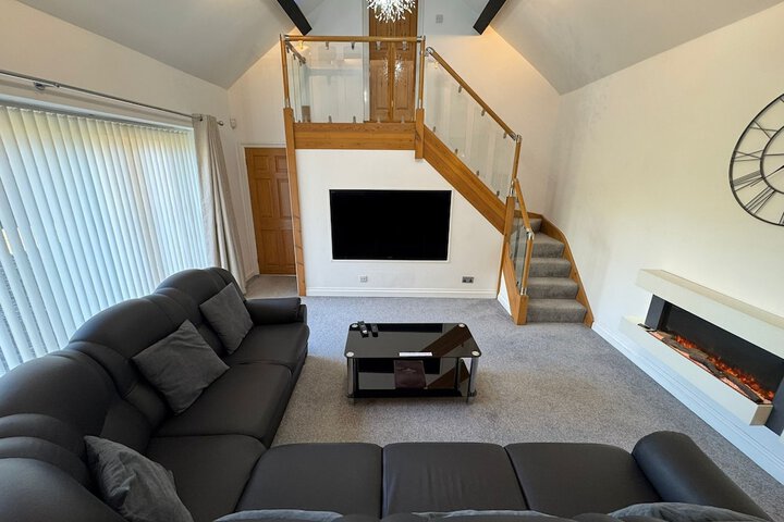 Lounge 38 of 60