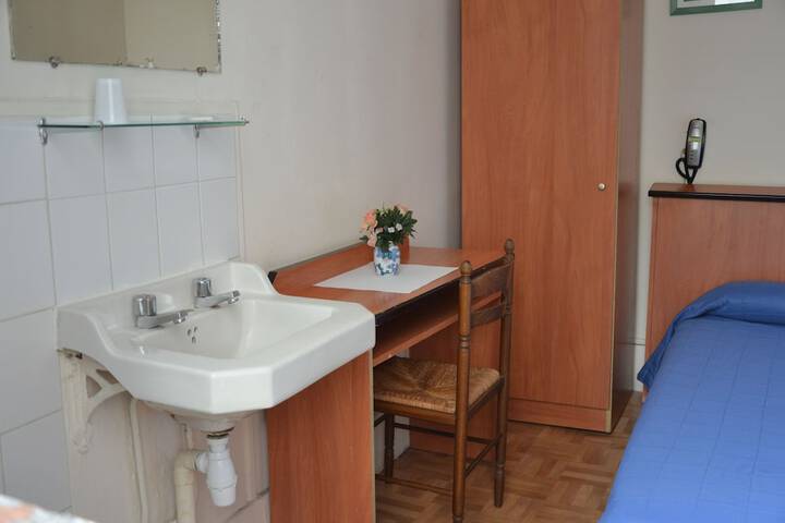 Room 26 of 70